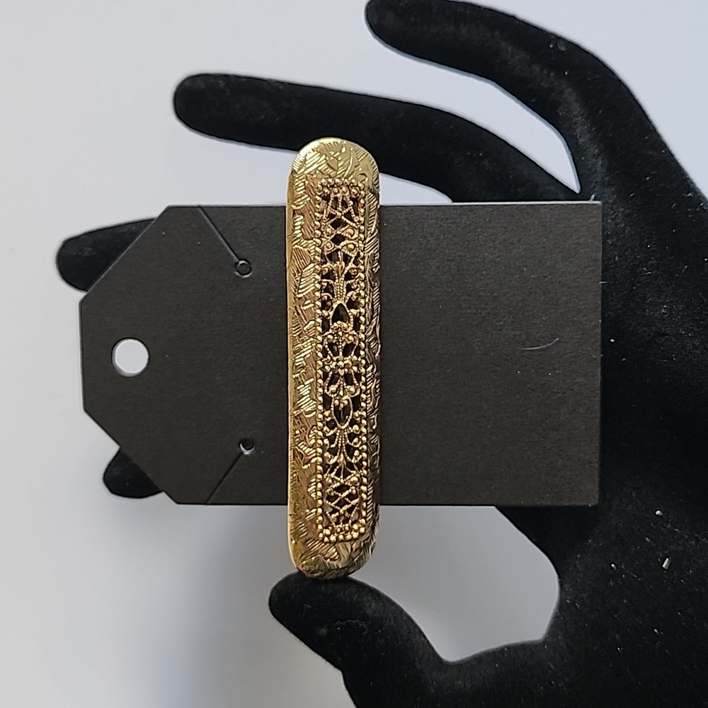 VINTAGE GOLD TONE BROOCH
